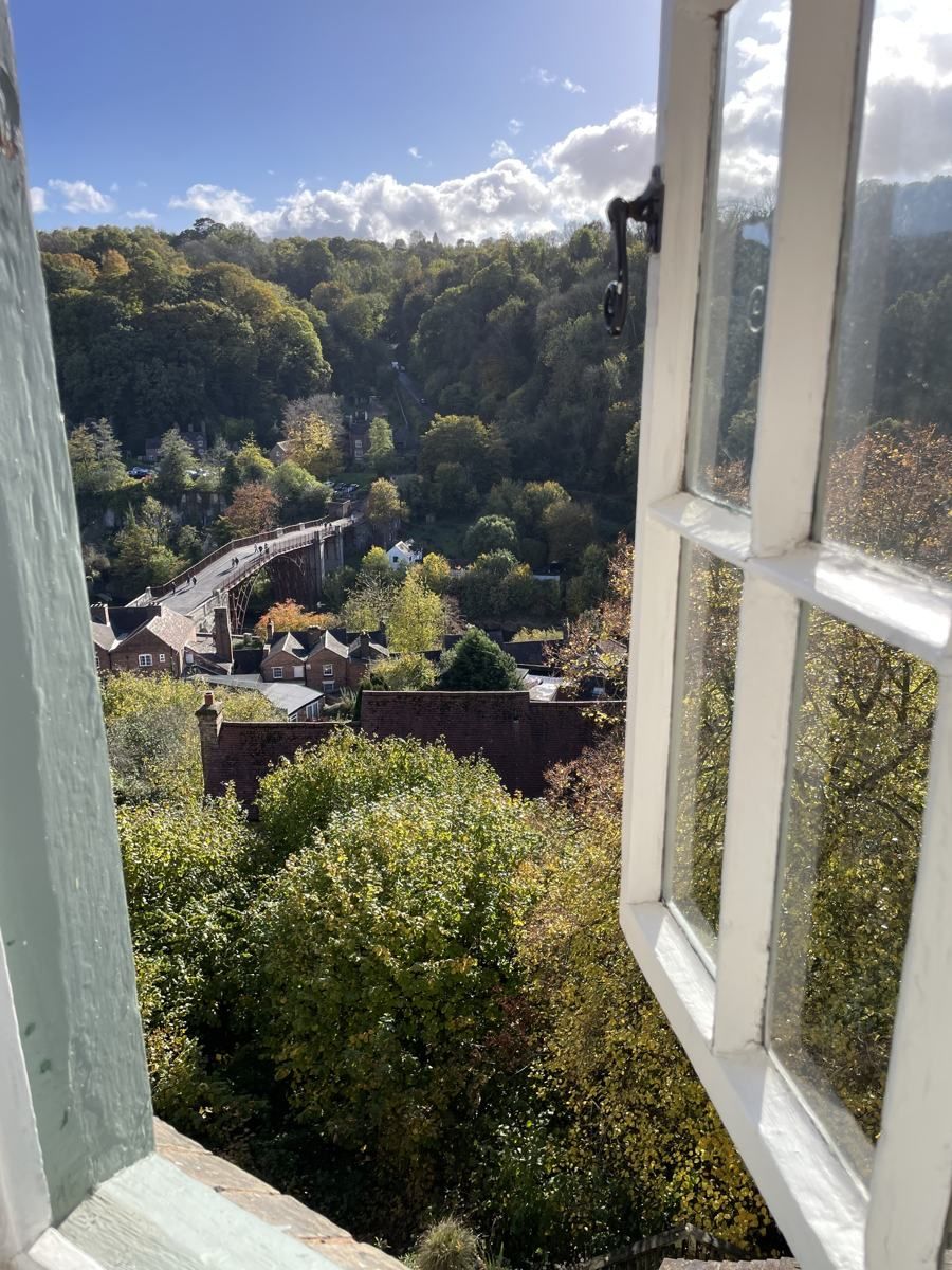 An open window onto autumn in the gorge