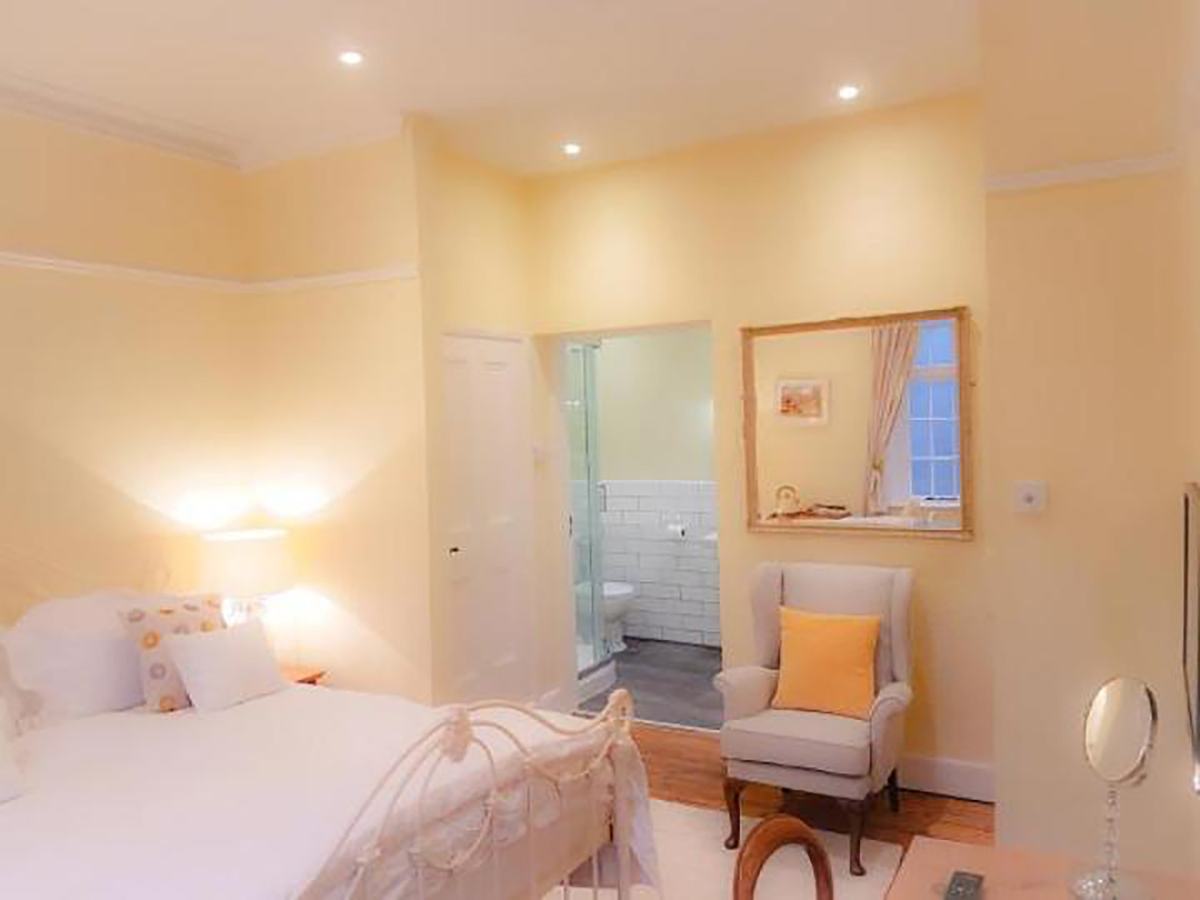 Ironbridge Room — en-suite bathroom