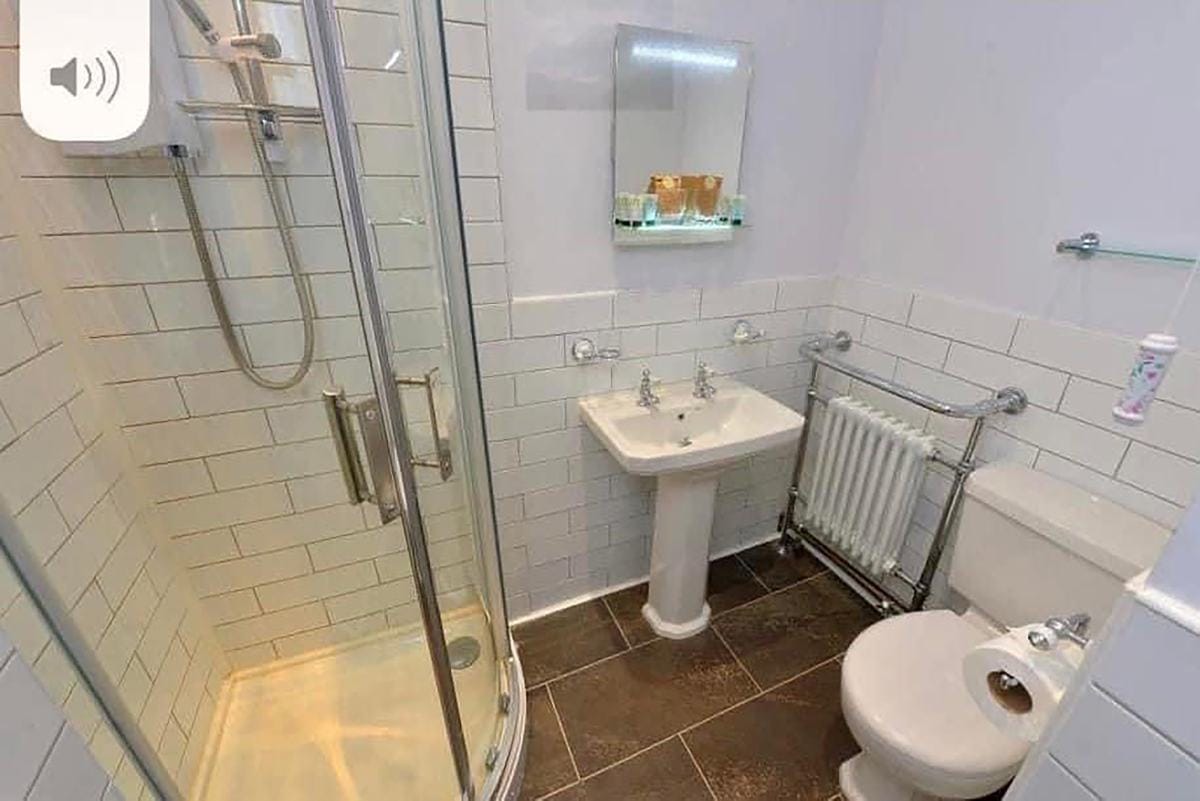 Church Valley Room — en-suite shower